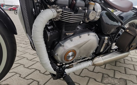 Umgebautes Motorrad Triumph Bonneville Bobber von Stärker-Profil GmbH - Bild 1 Umgebautes Motorrad Triumph Bonneville Bobber von Stärker-Profil GmbH - Bild 1