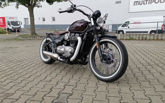 Umgebautes Motorrad Triumph Bonneville Bobber von Stärker-Profil GmbH - Bild 2 Umgebautes Motorrad Triumph Bonneville Bobber von Stärker-Profil GmbH - Bild 2
