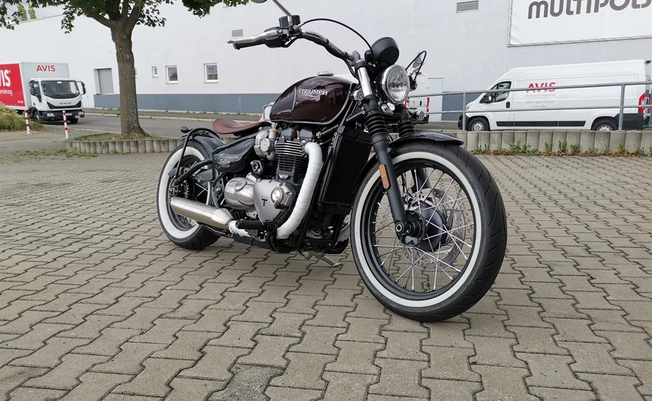 Umbgebautes Motorrad Triumph Bonneville Bobber Bild 2: Umbgebautes Motorrad Triumph Bonneville Bobber