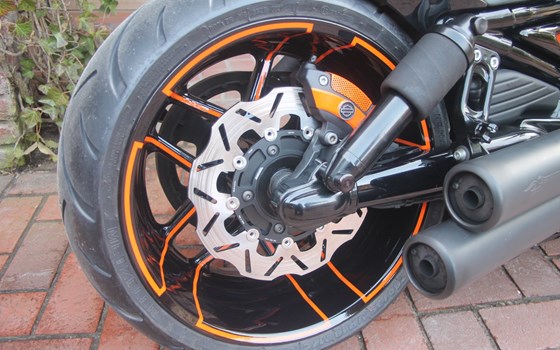 Umgebautes Motorrad Harley-Davidson Night Rod Special VRSCDX von X-Trem Custombikes - Bild 19 Umgebautes Motorrad Harley-Davidson Night Rod Special VRSCDX von X-Trem Custombikes - Bild 19