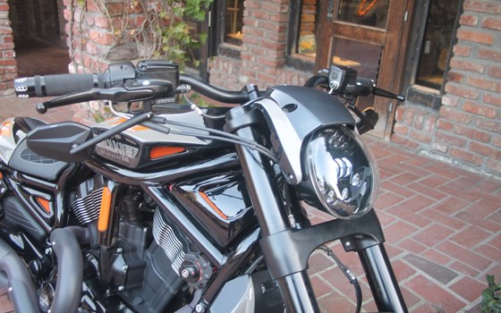 Umgebautes Motorrad Harley-Davidson Night Rod Special VRSCDX von X-Trem Custombikes - Bild 15 Umgebautes Motorrad Harley-Davidson Night Rod Special VRSCDX von X-Trem Custombikes - Bild 15