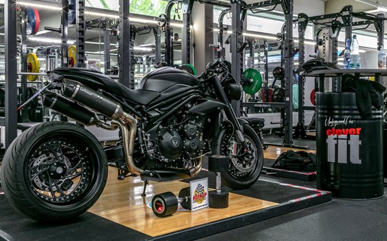 Umgebautes Motorrad Triumph Speed Triple 1050 von Warm Up Zweiradtechnik GmbH - Bild 3 Umgebautes Motorrad Triumph Speed Triple 1050 von Warm Up Zweiradtechnik GmbH - Bild 3