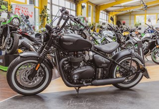Triumph Bonneville Bobber Black