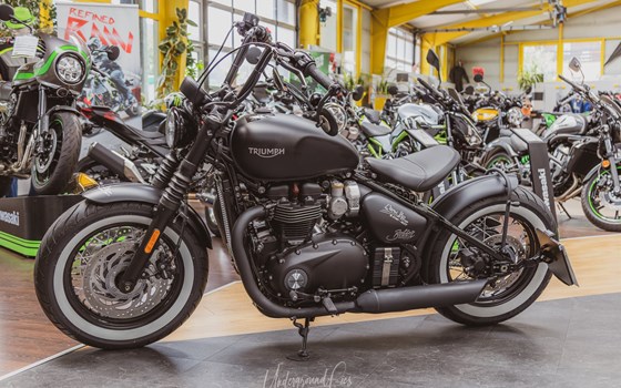 Umgebautes Motorrad Triumph Bonneville Bobber Black von Warm Up Zweiradtechnik GmbH - Bild 1 Umgebautes Motorrad Triumph Bonneville Bobber Black von Warm Up Zweiradtechnik GmbH - Bild 1