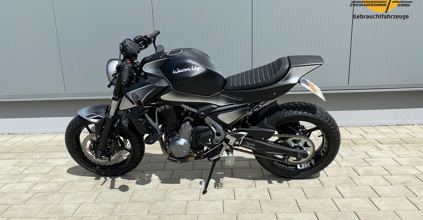 Umbgebautes Motorrad Kawasaki Z650
