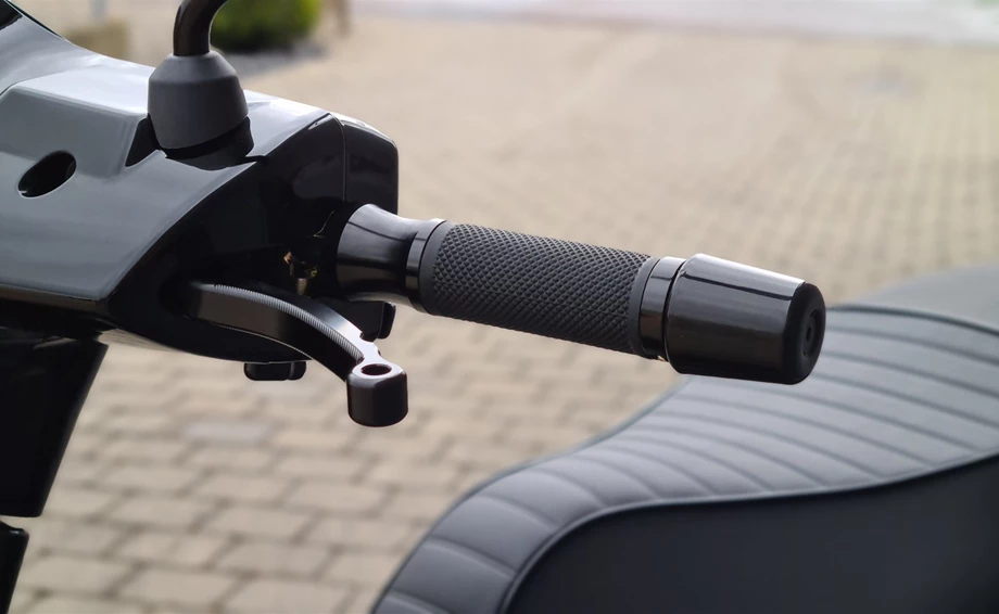 Umbgebautes Motorrad Vespa GTS 300 hpe Super Bild 8: Umbgebautes Motorrad Vespa GTS 300 hpe Super