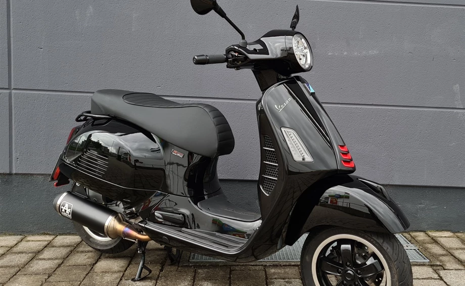 Umbgebautes Motorrad Vespa GTS 300 hpe Super Bild 2: Umbgebautes Motorrad Vespa GTS 300 hpe Super