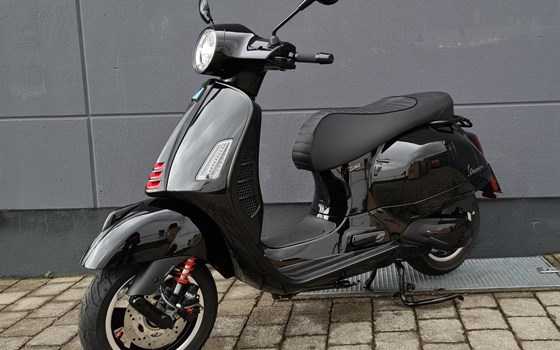 Umgebautes Motorrad Vespa GTS 300 hpe Super von MK Cycle Shop GmbH & Co. KG - Bild 4 Umgebautes Motorrad Vespa GTS 300 hpe Super von MK Cycle Shop GmbH & Co. KG - Bild 4