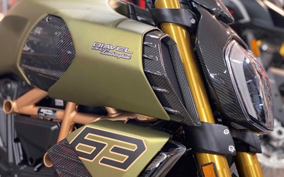 Umgebautes Motorrad Ducati Diavel 1260 Lamborghini von Motorradhaus Steinbach GmbH - Bild 7 Umgebautes Motorrad Ducati Diavel 1260 Lamborghini von Motorradhaus Steinbach GmbH - Bild 7