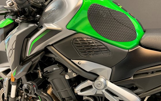 Umgebautes Motorrad Kawasaki Z900 von Zweirad-Center Nuber GmbH - Bild 8 Umgebautes Motorrad Kawasaki Z900 von Zweirad-Center Nuber GmbH - Bild 8
