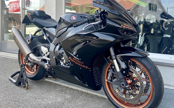 Umgebautes Motorrad Honda CBR1000RR Fireblade von Direct Performance - Bild 1 Umgebautes Motorrad Honda CBR1000RR Fireblade von Direct Performance - Bild 1