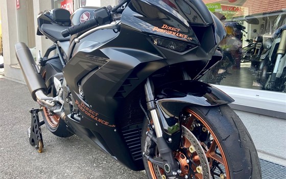 Umgebautes Motorrad Honda CBR1000RR Fireblade von Direct Performance - Bild 2 Umgebautes Motorrad Honda CBR1000RR Fireblade von Direct Performance - Bild 2