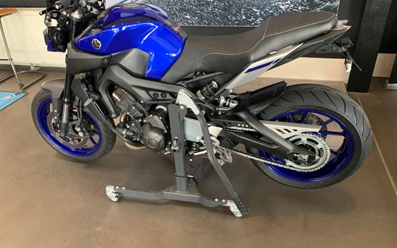 Umgebautes Motorrad Yamaha MT-09 von Altzschner GmbH - Bild 1 Umgebautes Motorrad Yamaha MT-09 von Altzschner GmbH - Bild 1
