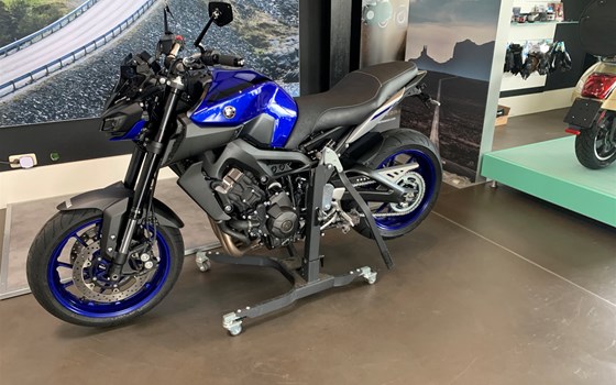 Umgebautes Motorrad Yamaha MT-09 von Altzschner GmbH - Bild 8 Umgebautes Motorrad Yamaha MT-09 von Altzschner GmbH - Bild 8