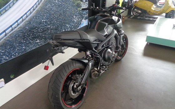 Umgebautes Motorrad Yamaha MT-09 von Altzschner GmbH - Bild 1 Umgebautes Motorrad Yamaha MT-09 von Altzschner GmbH - Bild 1