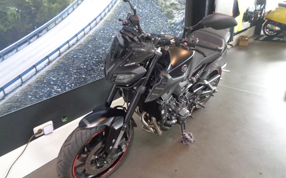 Umgebautes Motorrad Yamaha MT-09 von Altzschner GmbH - Bild 4 Umgebautes Motorrad Yamaha MT-09 von Altzschner GmbH - Bild 4