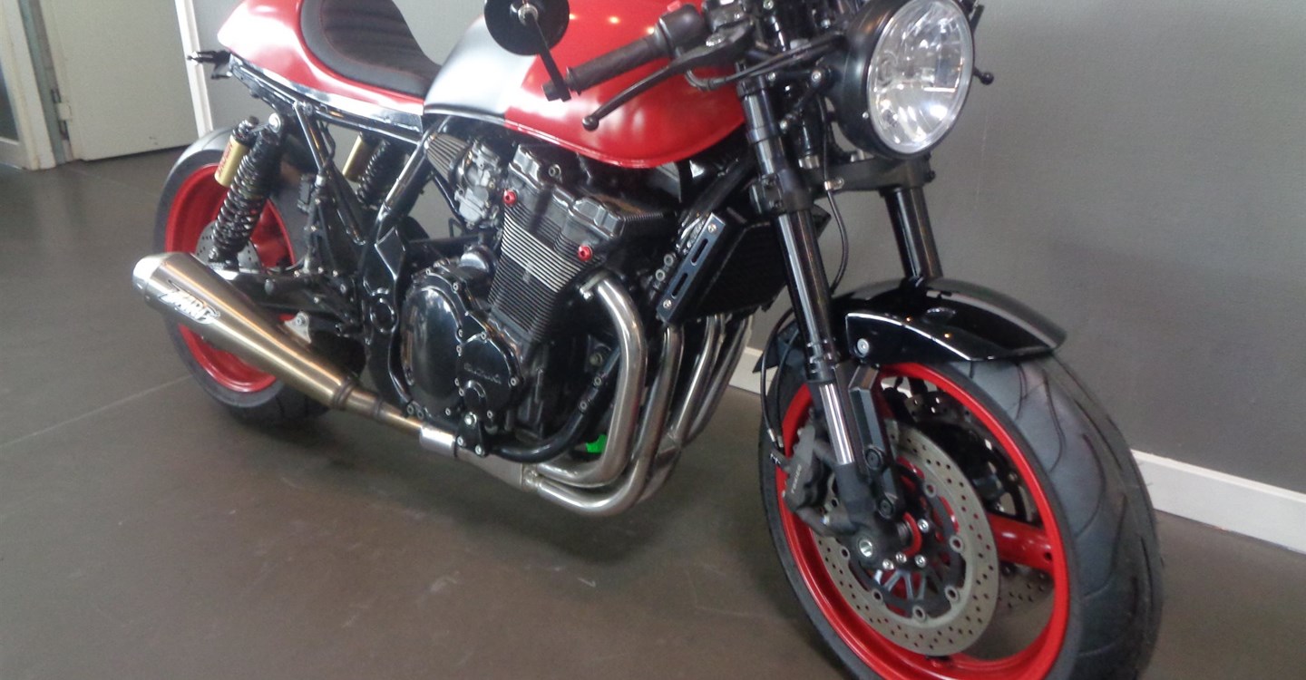 Umbgebautes Motorrad Suzuki GSX 1200