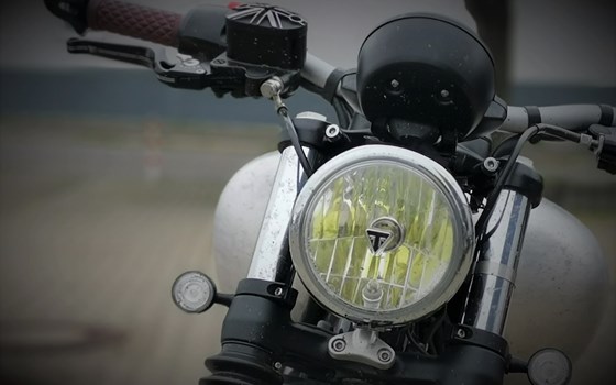Umgebautes Motorrad Triumph Bonneville Bobber von Stärker-Profil GmbH - Bild 2 Umgebautes Motorrad Triumph Bonneville Bobber von Stärker-Profil GmbH - Bild 2