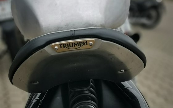 Umgebautes Motorrad Triumph Bonneville Bobber von Stärker-Profil GmbH - Bild 8 Umgebautes Motorrad Triumph Bonneville Bobber von Stärker-Profil GmbH - Bild 8