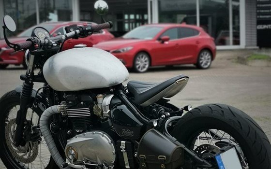 Umgebautes Motorrad Triumph Bonneville Bobber von Stärker-Profil GmbH - Bild 9 Umgebautes Motorrad Triumph Bonneville Bobber von Stärker-Profil GmbH - Bild 9
