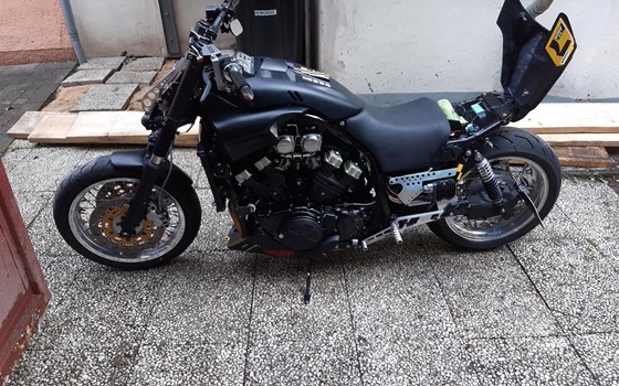 Umgebautes Motorrad Yamaha V-Max VMX 1200 von user1215425 - Bild 2 Umgebautes Motorrad Yamaha V-Max VMX 1200 von user1215425 - Bild 2