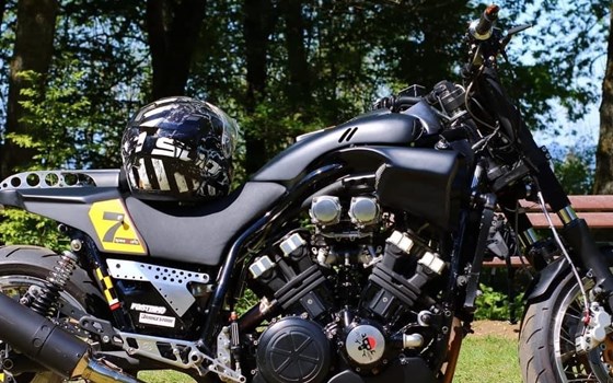 Umgebautes Motorrad Yamaha V-Max VMX 1200 von user1215425 - Bild 4 Umgebautes Motorrad Yamaha V-Max VMX 1200 von user1215425 - Bild 4