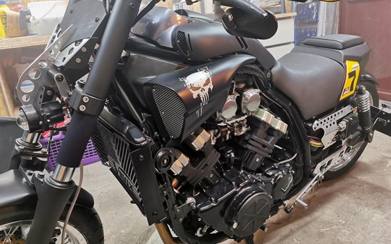 Umgebautes Motorrad Yamaha V-Max VMX 1200 von user1215425 - Bild 8 Umgebautes Motorrad Yamaha V-Max VMX 1200 von user1215425 - Bild 8