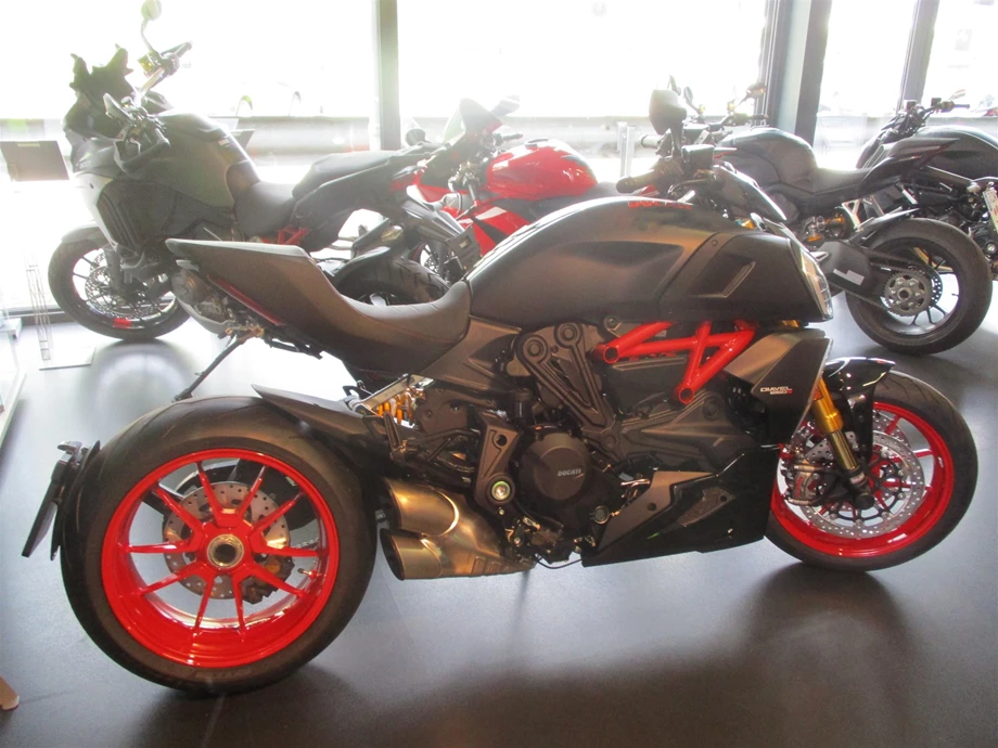 Umbgebautes Motorrad Ducati Diavel 1260 S Bild 4: Umbgebautes Motorrad Ducati Diavel 1260 S