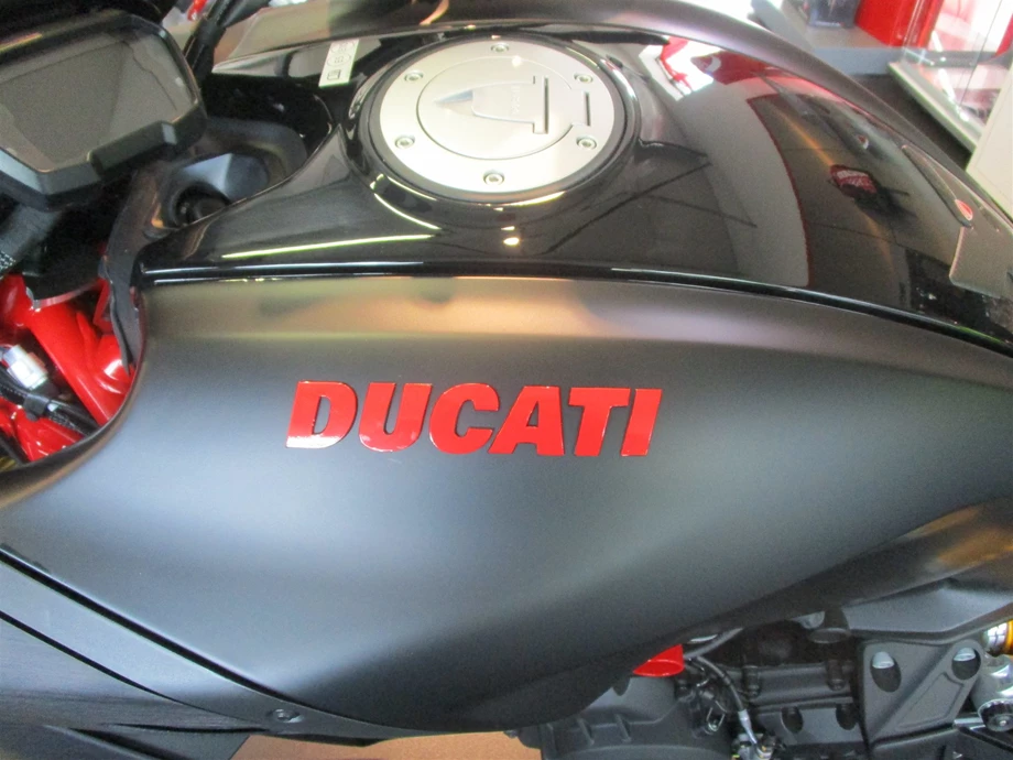 Umbgebautes Motorrad Ducati Diavel 1260 S Bild 7: Umbgebautes Motorrad Ducati Diavel 1260 S