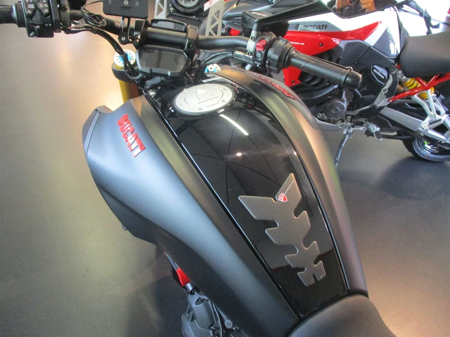 Umbgebautes Motorrad Ducati Diavel 1260 S Bild 8: Umbgebautes Motorrad Ducati Diavel 1260 S