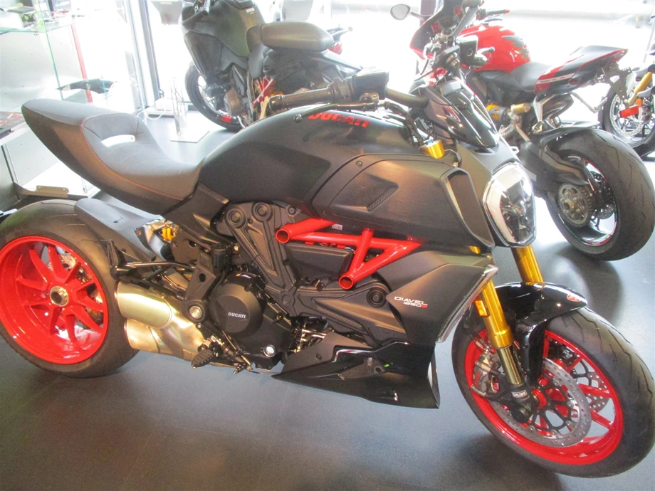 Umbgebautes Motorrad Ducati Diavel 1260 S Bild 3: Umbgebautes Motorrad Ducati Diavel 1260 S