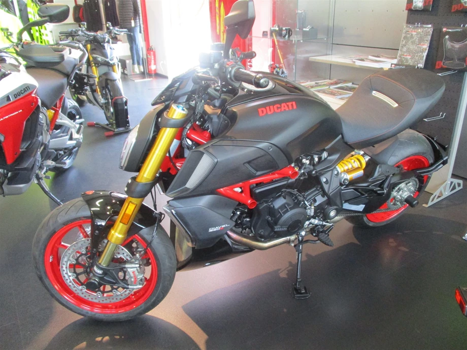 Umbgebautes Motorrad Ducati Diavel 1260 S Bild 2: Umbgebautes Motorrad Ducati Diavel 1260 S