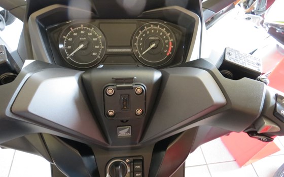 Umgebautes Motorrad Honda Forza 125 von RB-Motorsports Bike & Car Service Ronny Bloch - Bild 2 Umgebautes Motorrad Honda Forza 125 von RB-Motorsports Bike & Car Service Ronny Bloch - Bild 2