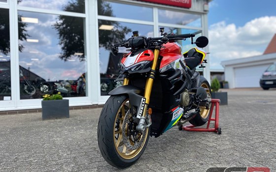 Umgebautes Motorrad Ducati Streetfighter V4 S von Claus Carstens Zweiradhandel - Bild 1 Umgebautes Motorrad Ducati Streetfighter V4 S von Claus Carstens Zweiradhandel - Bild 1