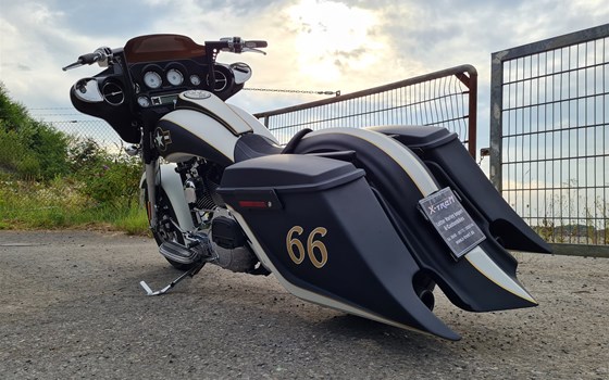 Umgebautes Motorrad Harley-Davidson Street Glide FLHX von X-Trem Custombikes - Bild 1 Umgebautes Motorrad Harley-Davidson Street Glide FLHX von X-Trem Custombikes - Bild 1
