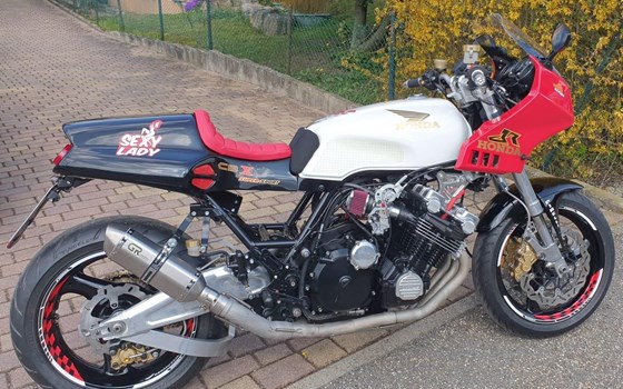 Umgebautes Motorrad Honda CBX 1000 von Boxer-Q - Bild 1 Umgebautes Motorrad Honda CBX 1000 von Boxer-Q - Bild 1
