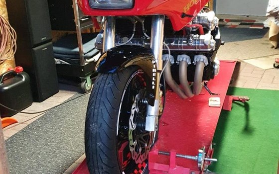 Umgebautes Motorrad Honda CBX 1000 von Boxer-Q - Bild 4 Umgebautes Motorrad Honda CBX 1000 von Boxer-Q - Bild 4