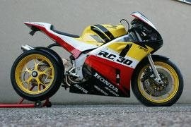 Umgebautes Motorrad Honda VFR 750 R von tinu265 - Bild 3 Umgebautes Motorrad Honda VFR 750 R von tinu265 - Bild 3