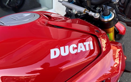 Umgebautes Motorrad Ducati Streetfighter V4 von Direct Performance - Bild 3