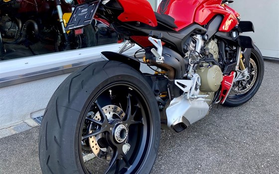 Umgebautes Motorrad Ducati Streetfighter V4 von Direct Performance - Bild 5