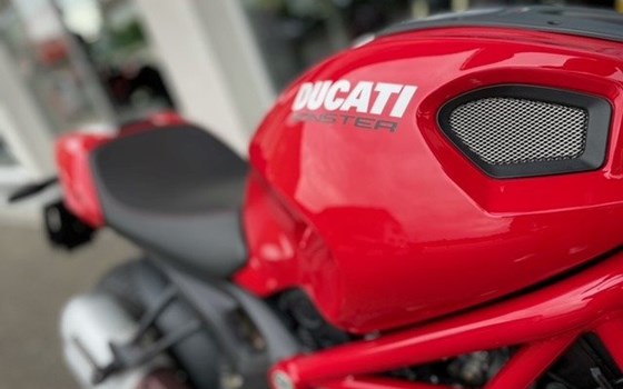 Umgebautes Motorrad Ducati Monster 1100 Evo von Direct Performance - Bild 3 Umgebautes Motorrad Ducati Monster 1100 Evo von Direct Performance - Bild 3