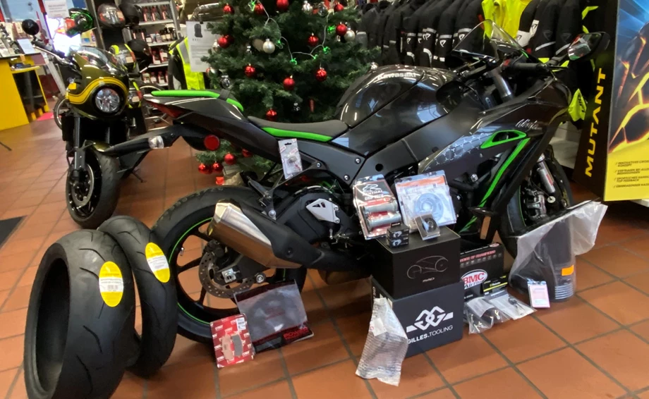 Umbgebautes Motorrad Kawasaki Ninja ZX-10R SE Bild 8: Umbgebautes Motorrad Kawasaki Ninja ZX-10R SE