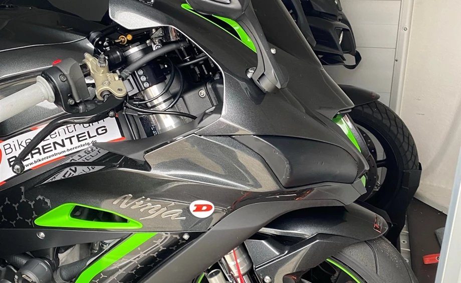 Umbgebautes Motorrad Kawasaki Ninja ZX-10R SE Bild 2: Umbgebautes Motorrad Kawasaki Ninja ZX-10R SE