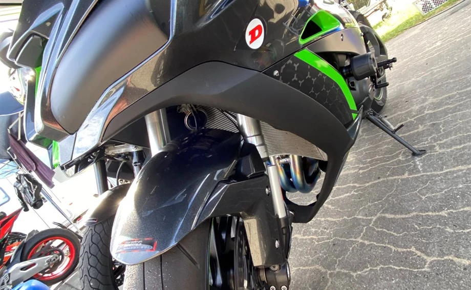 Umbgebautes Motorrad Kawasaki Ninja ZX-10R SE Bild 3: Umbgebautes Motorrad Kawasaki Ninja ZX-10R SE