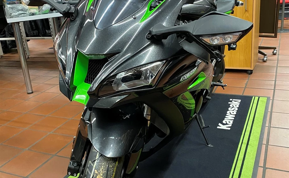 Umbgebautes Motorrad Kawasaki Ninja ZX-10R SE Bild 4: Umbgebautes Motorrad Kawasaki Ninja ZX-10R SE
