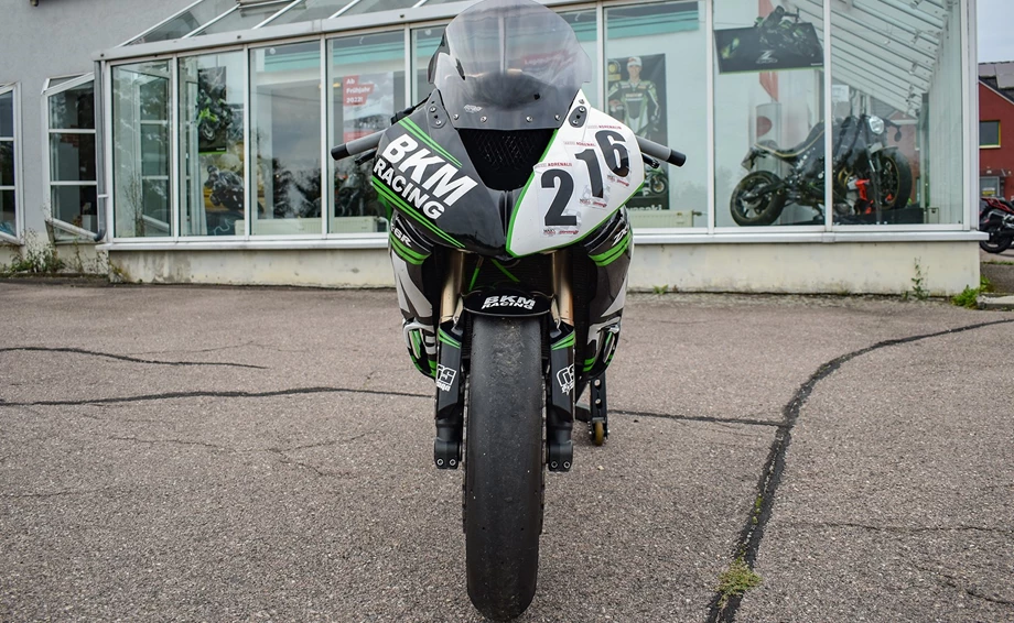 Umbgebautes Motorrad Kawasaki Ninja ZX-6RR Bild 7: Umbgebautes Motorrad Kawasaki Ninja ZX-6RR