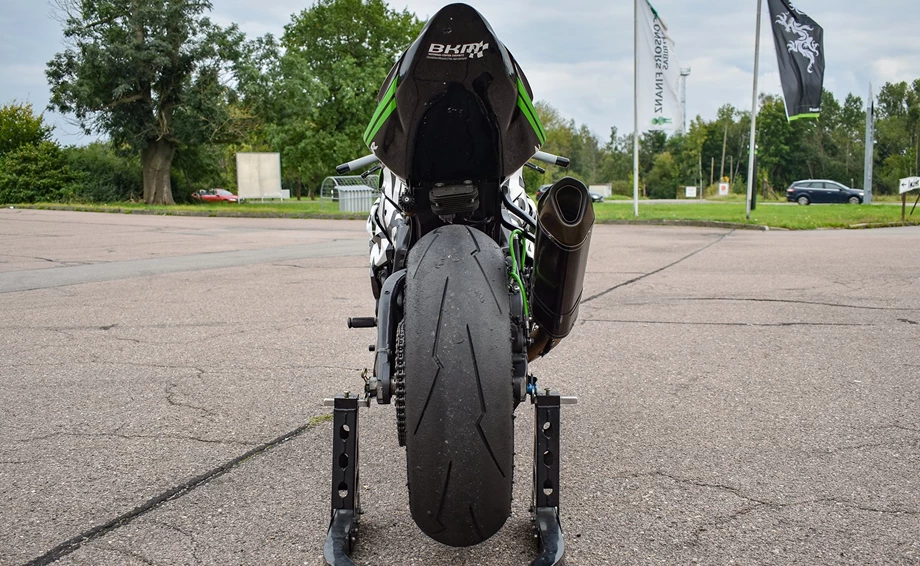 Umbgebautes Motorrad Kawasaki Ninja ZX-6RR Bild 3: Umbgebautes Motorrad Kawasaki Ninja ZX-6RR