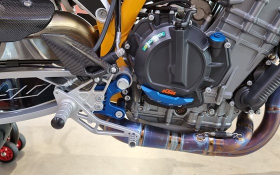 Umgebautes Motorrad KTM 890 Duke R von motoroox GmbH - Bild 8 Umgebautes Motorrad KTM 890 Duke R von motoroox GmbH - Bild 8