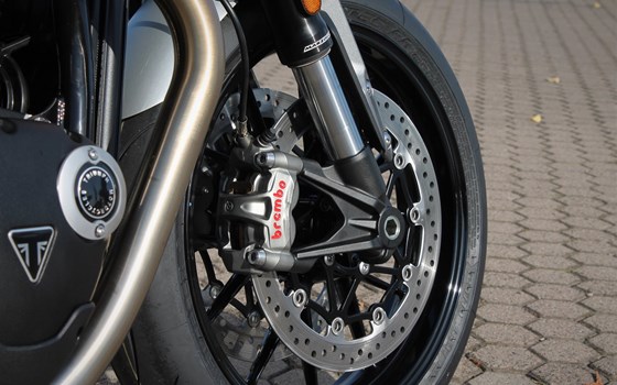 Umgebautes Motorrad Triumph Speed Twin 1200 von Stärker-Profil GmbH - Bild 8 Umgebautes Motorrad Triumph Speed Twin 1200 von Stärker-Profil GmbH - Bild 8