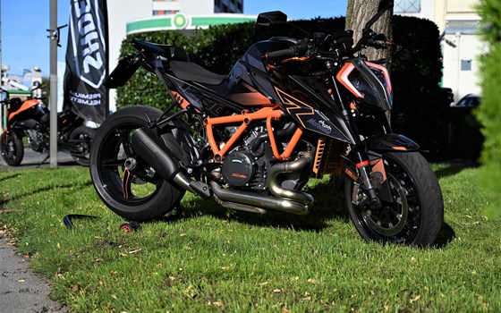 Umgebautes Motorrad KTM 1290 Super Duke R von Motobike Handels GmbH - Bild 4 Umgebautes Motorrad KTM 1290 Super Duke R von Motobike Handels GmbH - Bild 4
